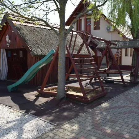 Pasztor Family Vendeghaz * Poroszlo