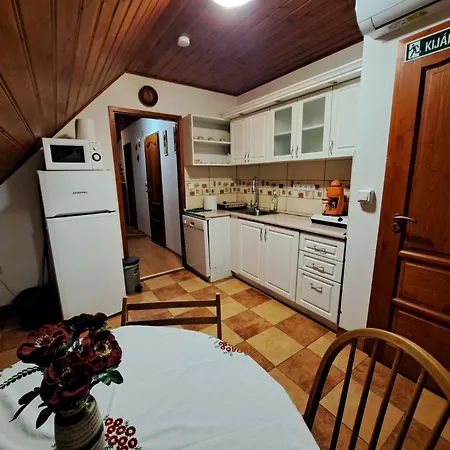 Pasztor Family Vendeghaz *