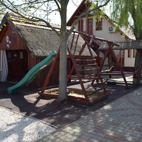 Pasztor Family Vendeghaz * Poroszló